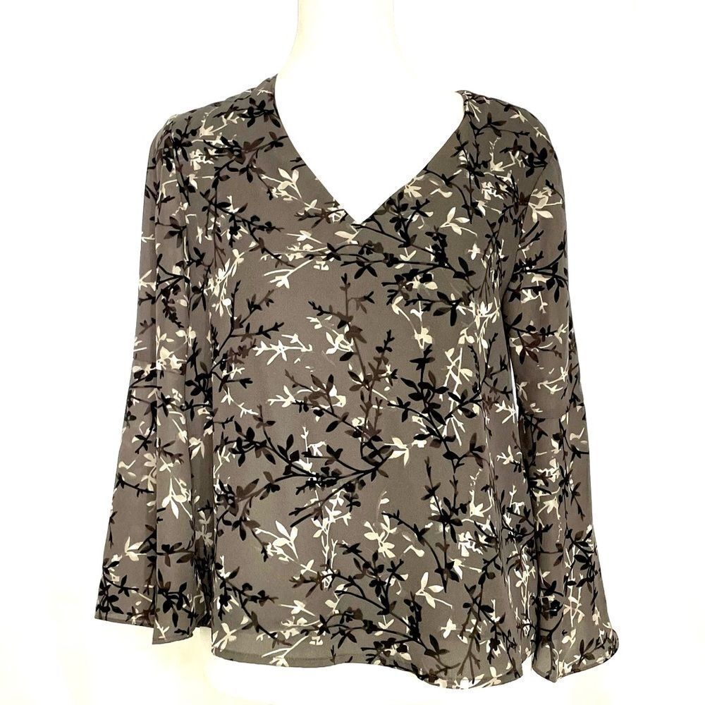 Cato Grey Floral Bell Flare 3/4 Sleeve Blouse V Neck Size XS